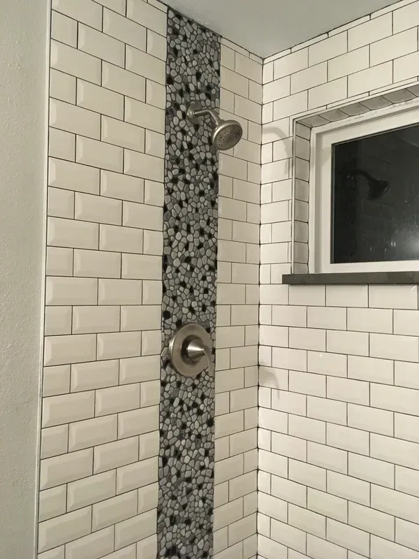 Bright white tile pattern with unique vertical stone inlay