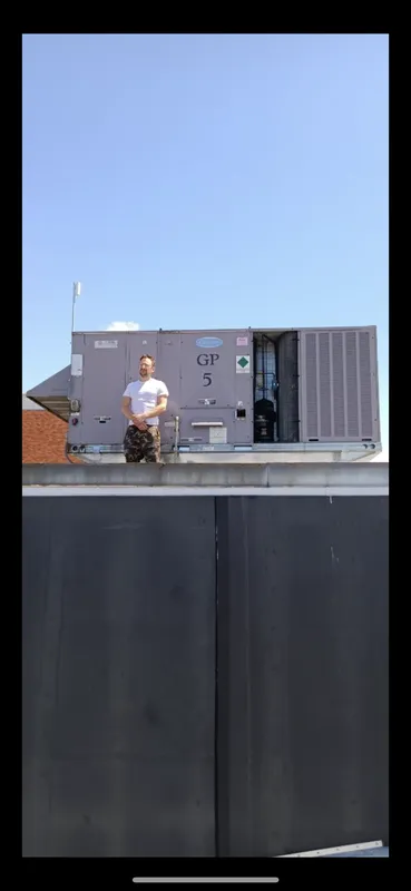 Large rooftop air conditioner
